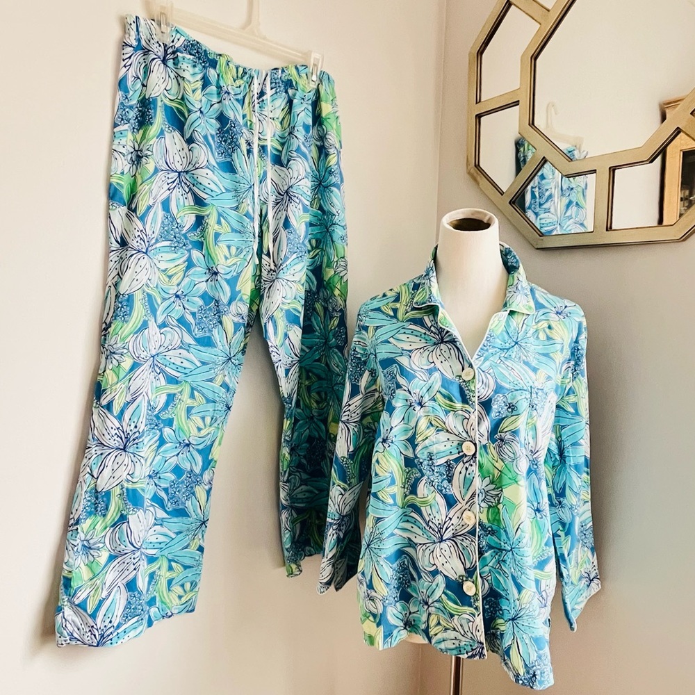 LILLY PULITZER  2 pc floral pajama set. - Picture 3 of 10
